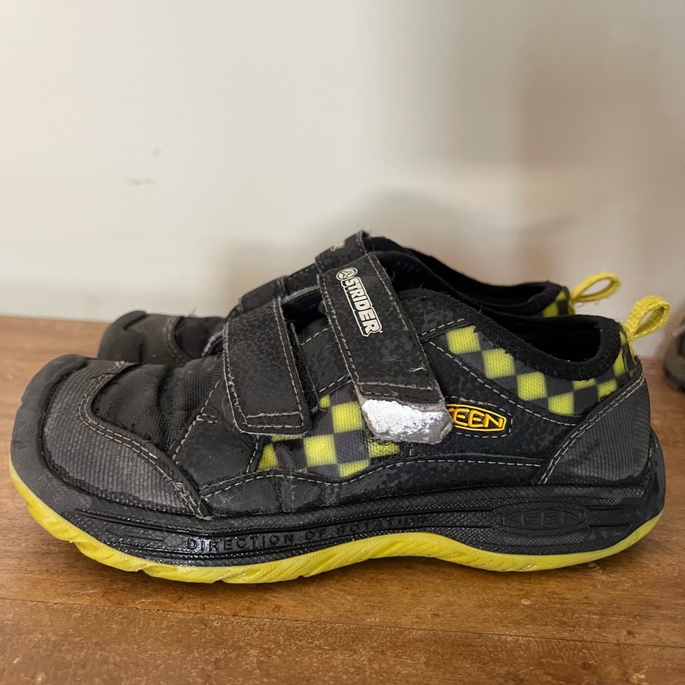Keen Kids Black and Yellow Shoes